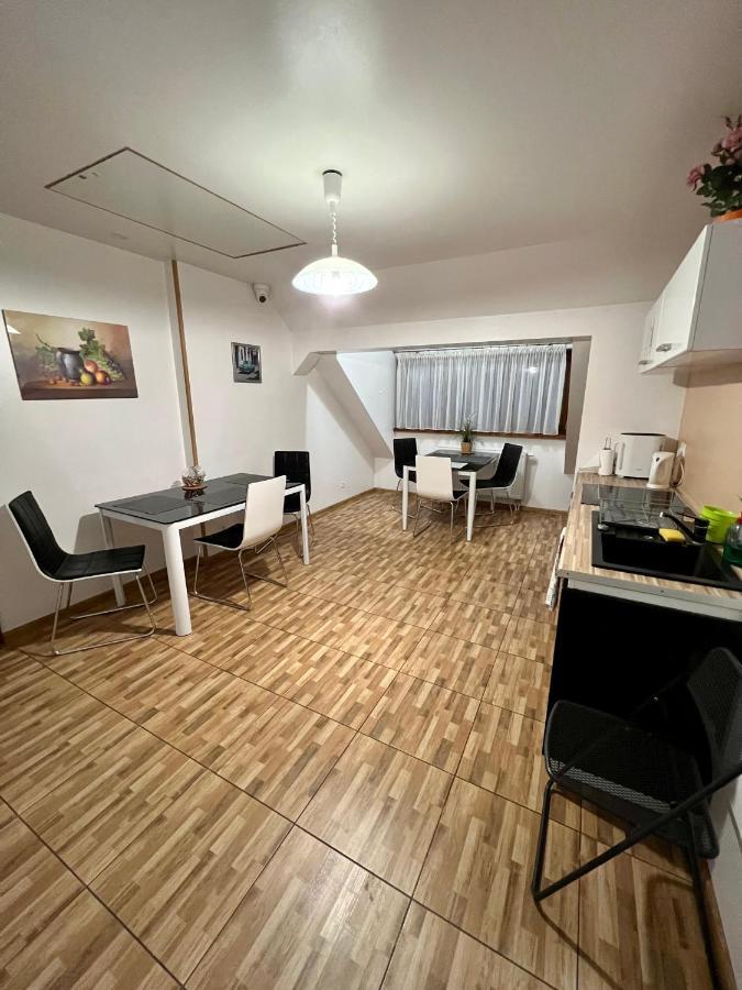 Apartamenty Ostrowiec - Pokoje Goscinne Centrum Ostrowiec Świętokrzyski Εξωτερικό φωτογραφία